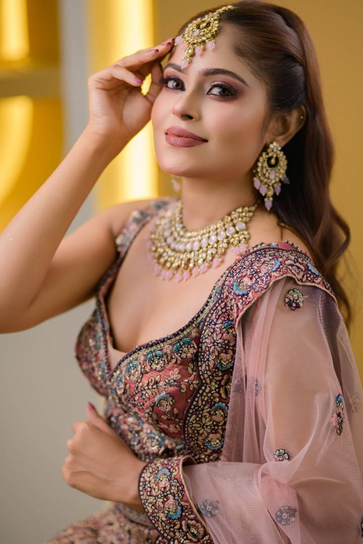 Salon Udani - Gallery 13